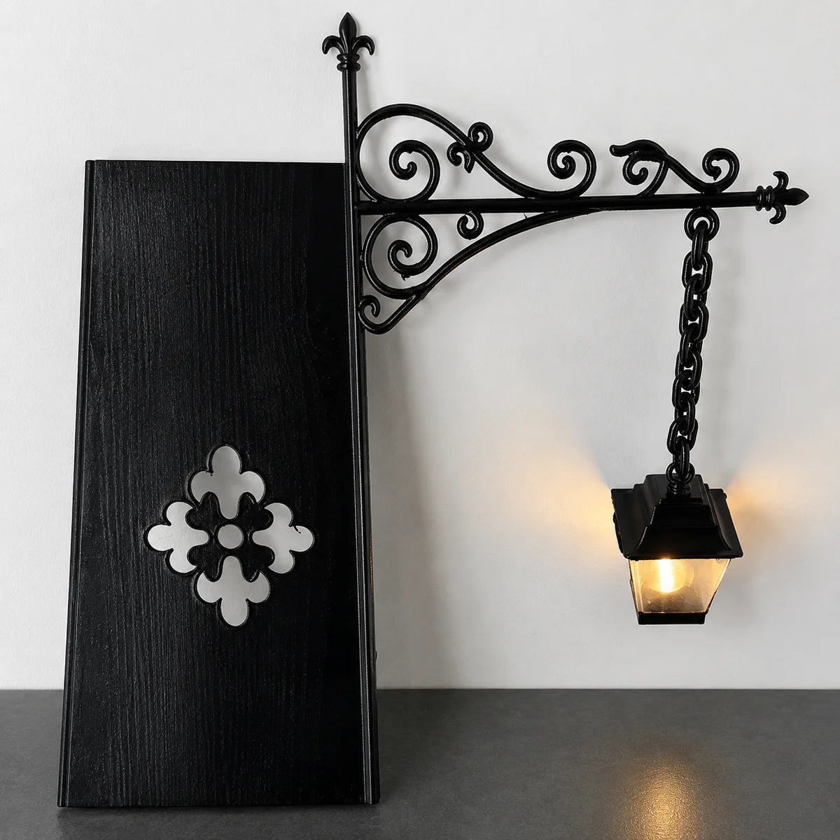 1 Decorative Bookshelf Lighting